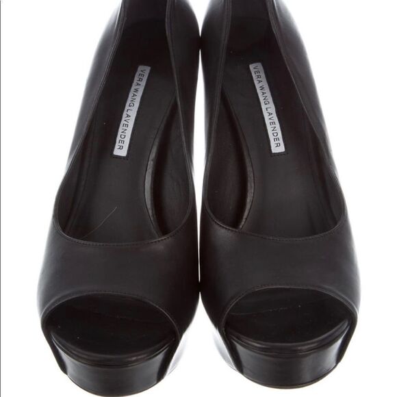 Vera wang pump   - Picture 3 of 5